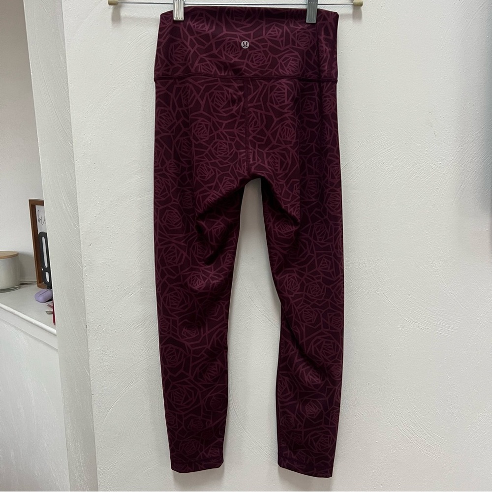 Women’s Lululemon full length  Maroon Leggings size 6
